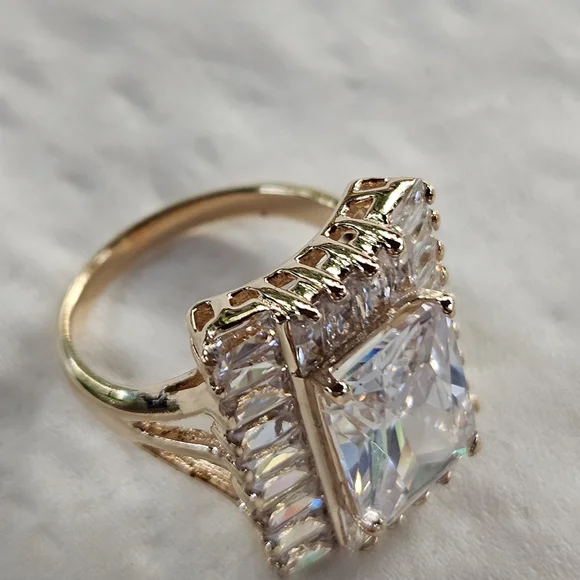 Elegant Gold and Silver Women's Ring - Picture 11 of 15